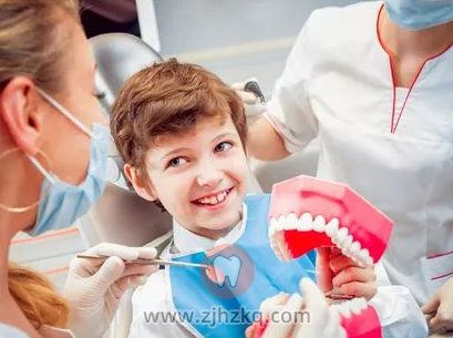 2岁再矫正是错的"