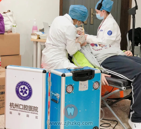 杭州口腔医院临平分院窝沟封闭进校园