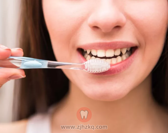 洗牙会让牙齿变白吗？