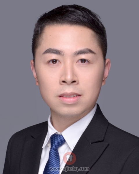 杨威执业医师华人美学学会会员种植与显微修复专科医生口腔执业医师.