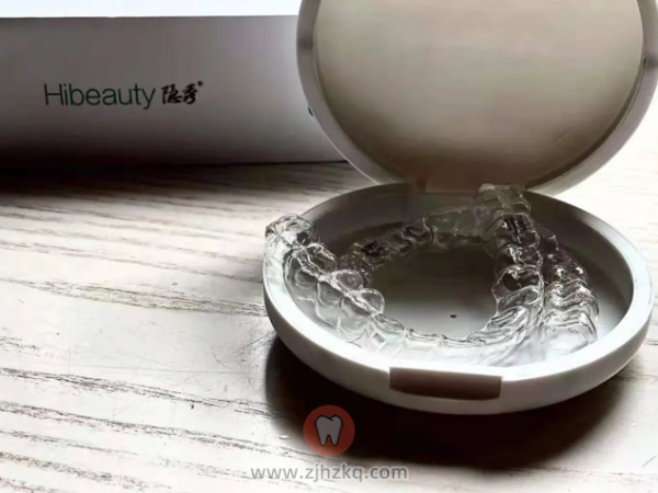 吕建明正畸戴的是什么牌子的隐形牙套？