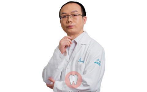 矫正正畸医生杨磊             杭州杨磊医生是dsd美学修复认证医生