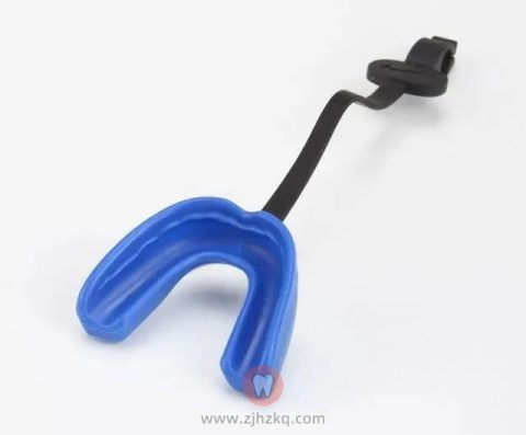 谷爱凌嘴里戴的挂在脖子上类似于哨子一样的东西