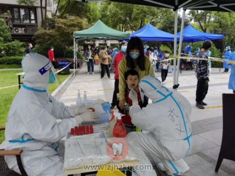 **口腔下沉专家骨干在基层践行浙口精神