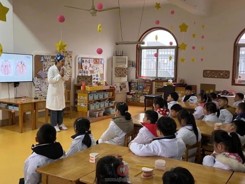 瓜沥坚果口腔“小小牙医”公益课堂走进任伯年小学