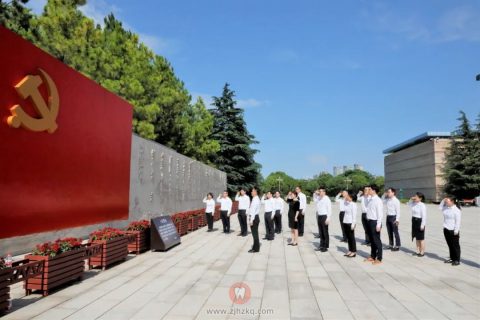 **两委委员班子成员等赴嘉兴南湖瞻仰红船