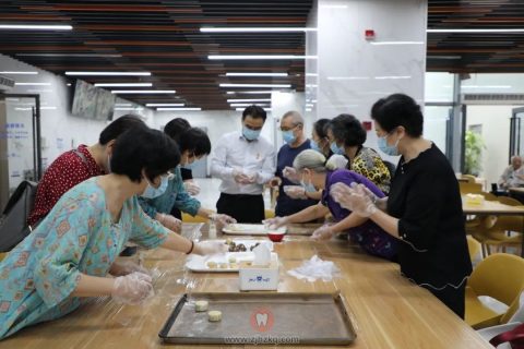 **医院开展退休职工重阳节主题活动