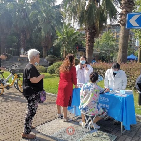 杭州牙科医院爱牙公益行进社区守护老年人口腔健康