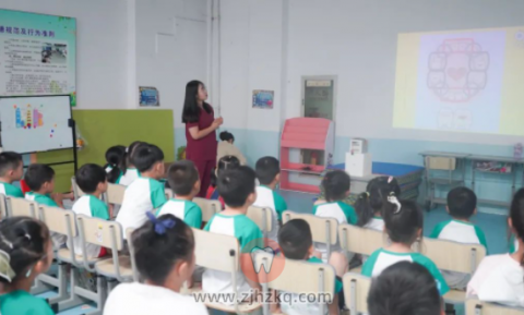 杭州艾维口腔工会为“小候鸟”开展口腔关爱活动