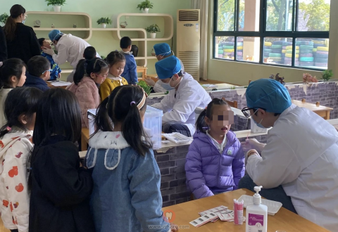 苏州市吴江区**开展免费涂氟防龋公益行活动